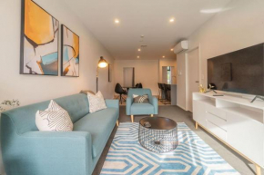 Premium Brand New Central Apt - Carpark - Views